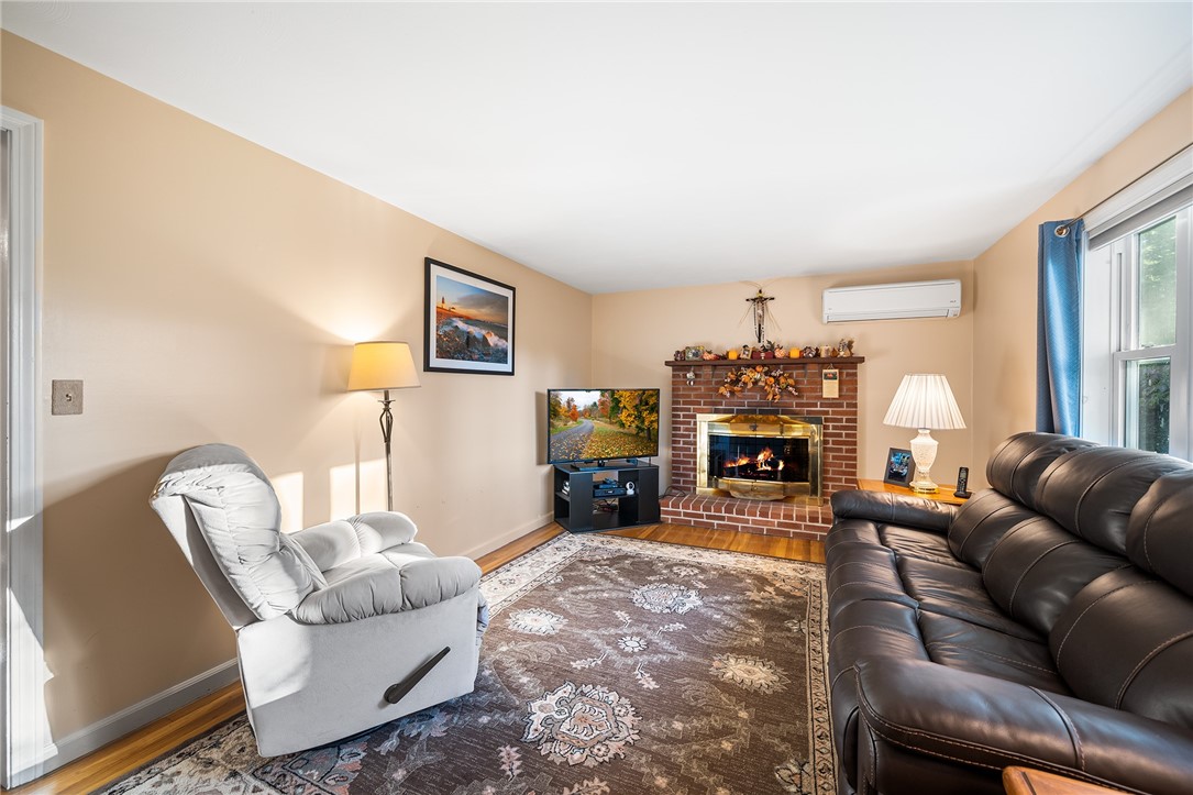 20 Overhill Road South Kingstown, RI 02879 - Photo 4 of 32