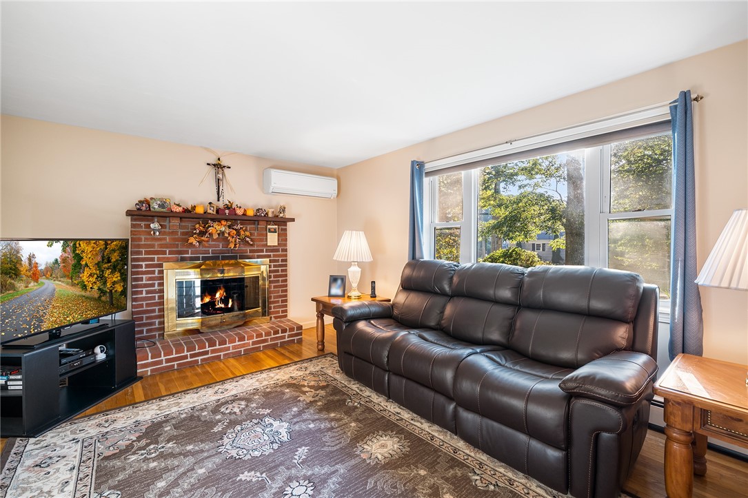 20 Overhill Road South Kingstown, RI 02879 - Photo 5 of 32