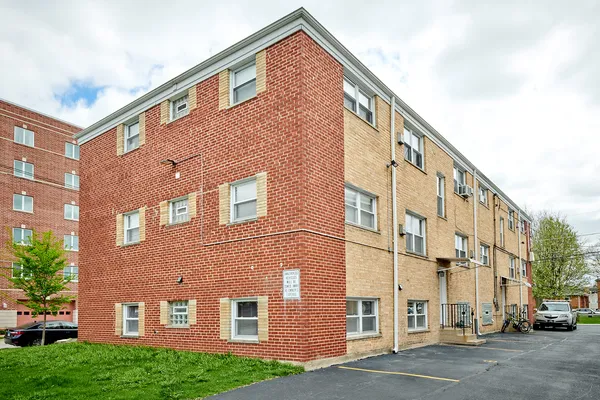 $1,750 | 416 Laurel Avenue, Unit 1, Des Plaines, IL 60016