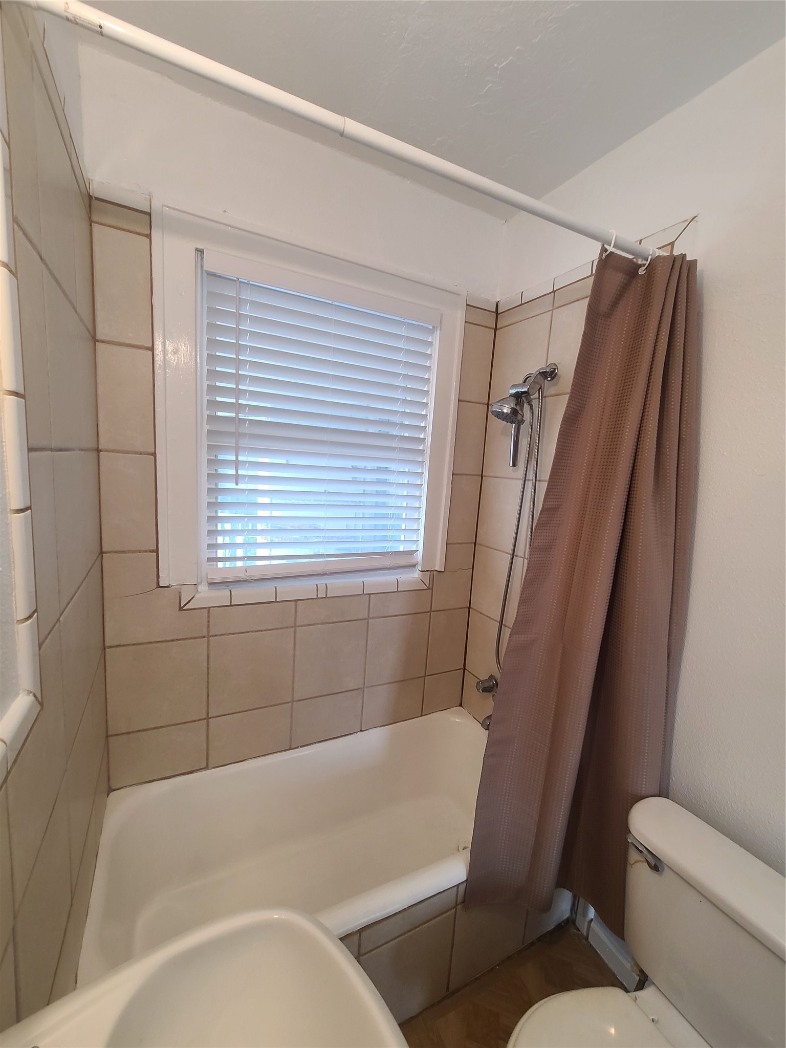 4414 Woodside Street, Unit 8 Houston, TX 77023 - Photo 13 of 14 a bathroom with a toilet and a bathtub