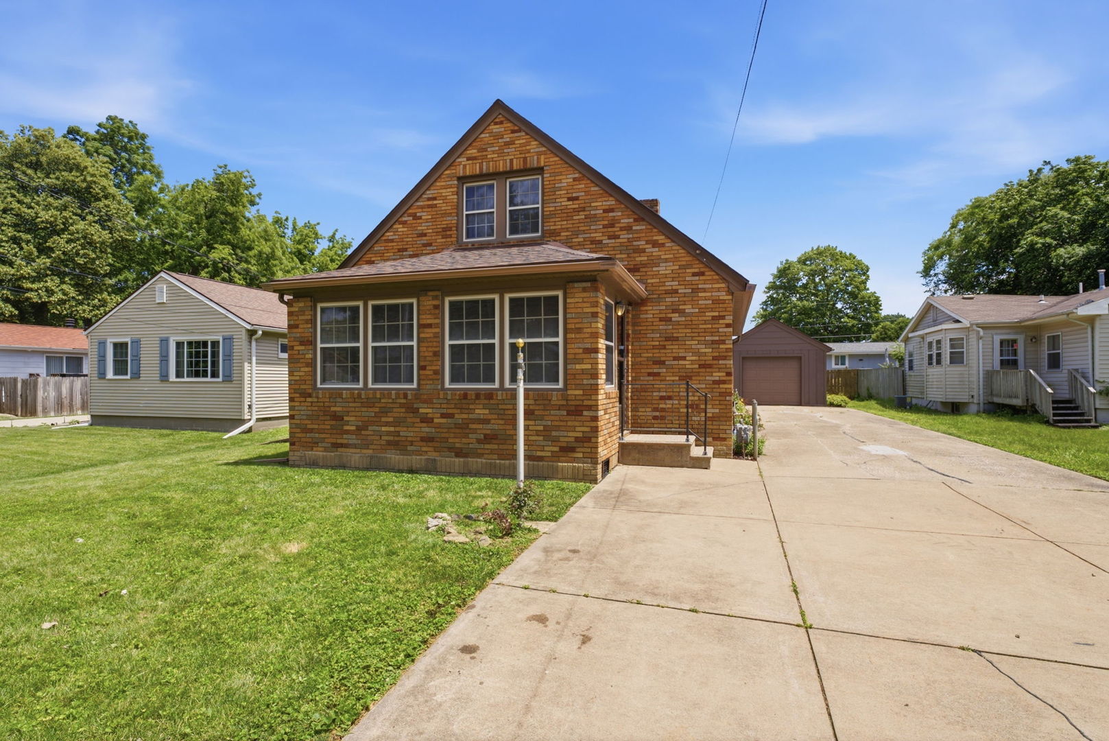 2202 44th Street Moline, IL 61265 - Photo 2 of 36