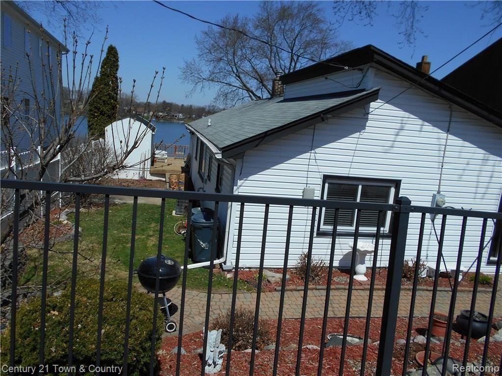 3210 Lexington Road Waterford, MI 48328 - Photo 39 of 39 DSCN0094.JPG