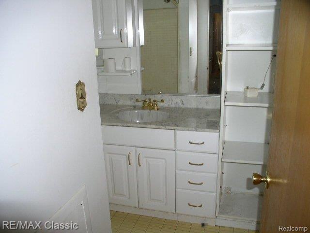 14341 Merriman Road Livonia, MI 48154 - Photo 13 of 15 Bathroom 2a