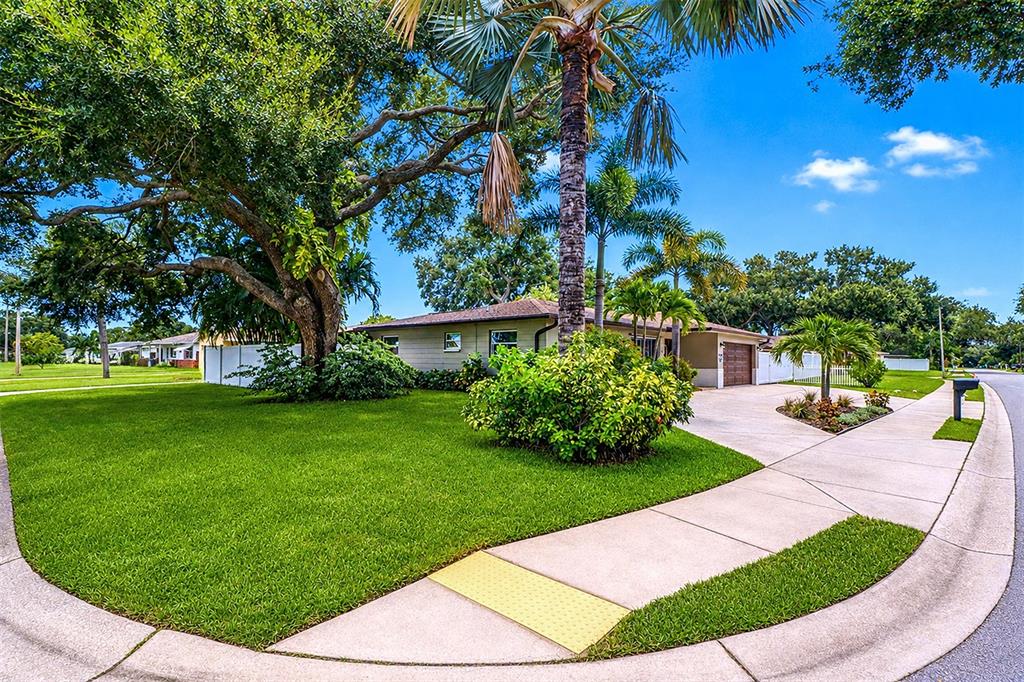 4948 97th Way North St. Petersburg, FL 33708 - Photo 2 of 45 Gallery Image 2