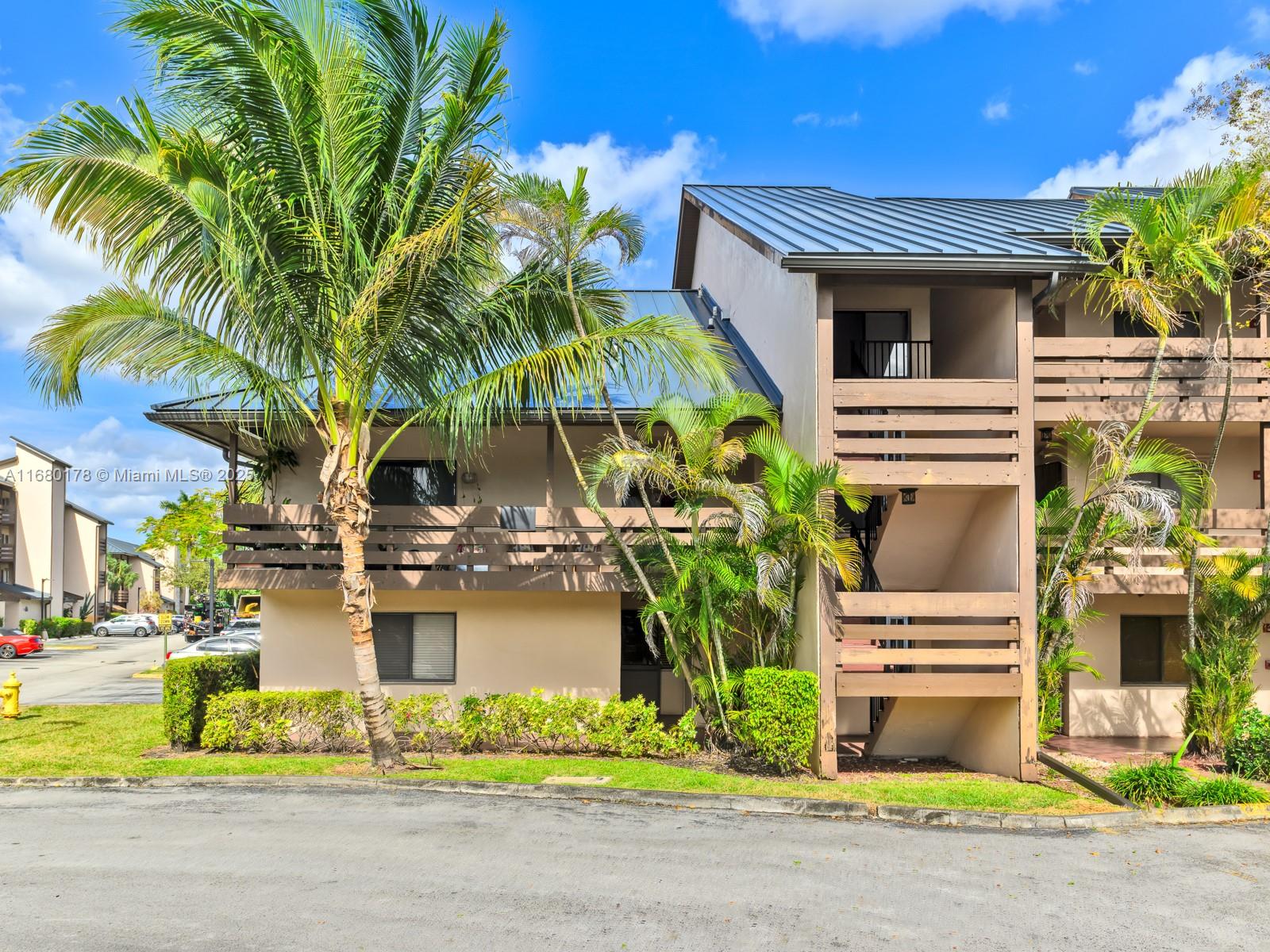 140 Southwest 96th Terrace, Unit 101 Plantation, FL 33324 - Photo 2 of 23