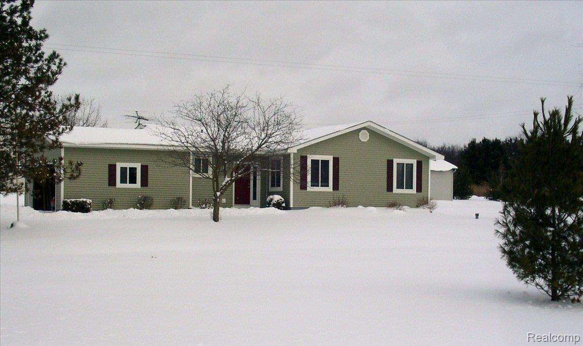 4535 East Clyde Road Howell, MI 48855 - Photo 2 of 9 PICT0021.JPG