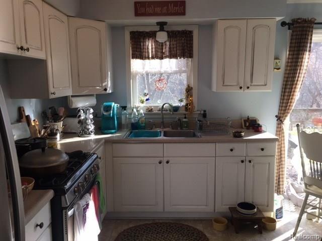 1400 North Maple Leaf Road Lapeer, MI 48446 - Photo 3 of 21