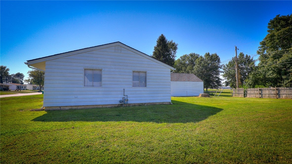 2856 East Cardinal Drive Decatur, IL 62526 - Photo 4 of 24 Gallery Image 4