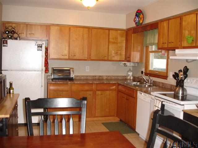 15 Kitty Lane Rensselaer, NY 12144 - Photo 6 of 14 Photo 6