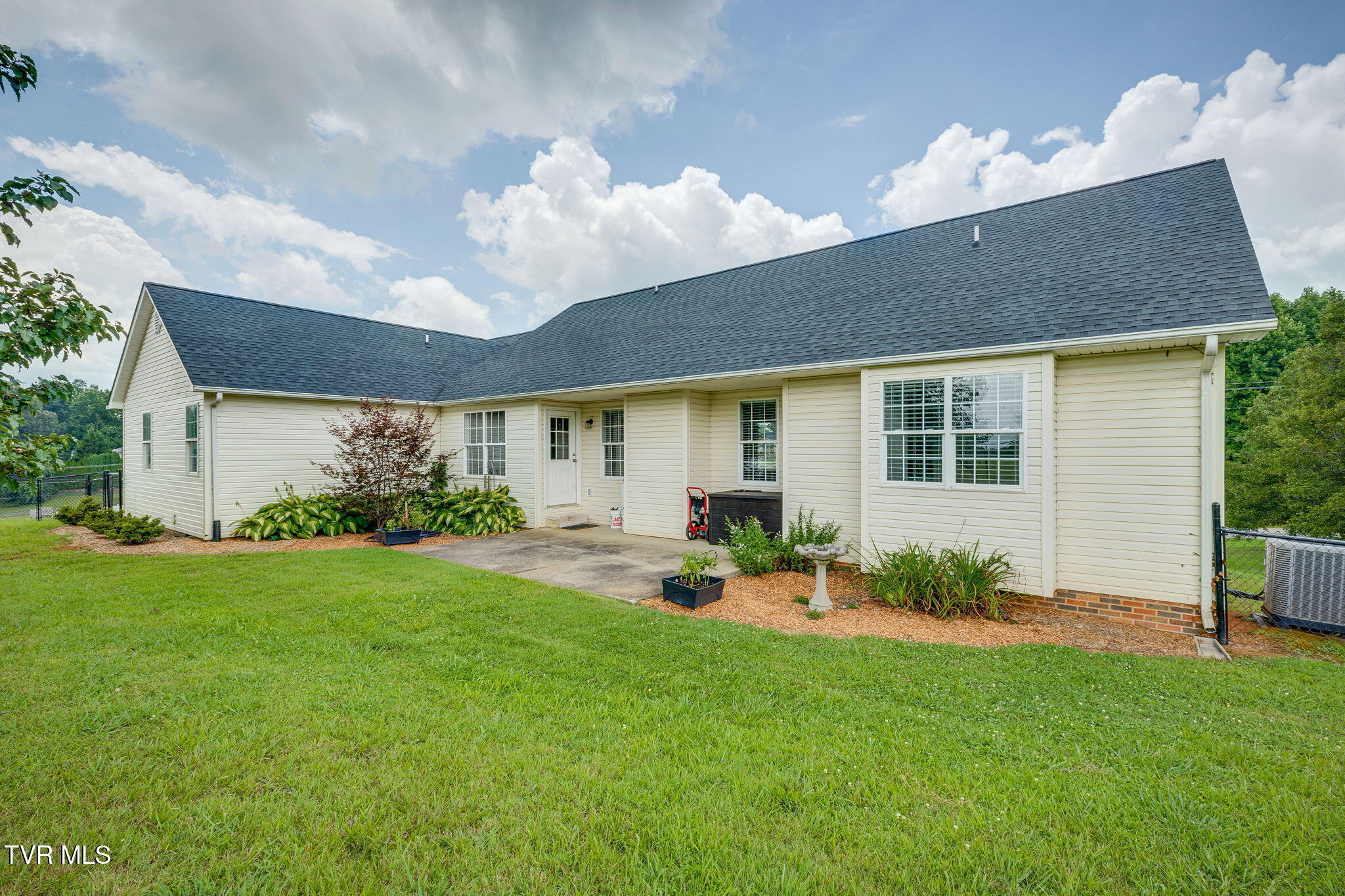 282 Warren Road Piney Flats, TN 37686 - Photo 25 of 34 025