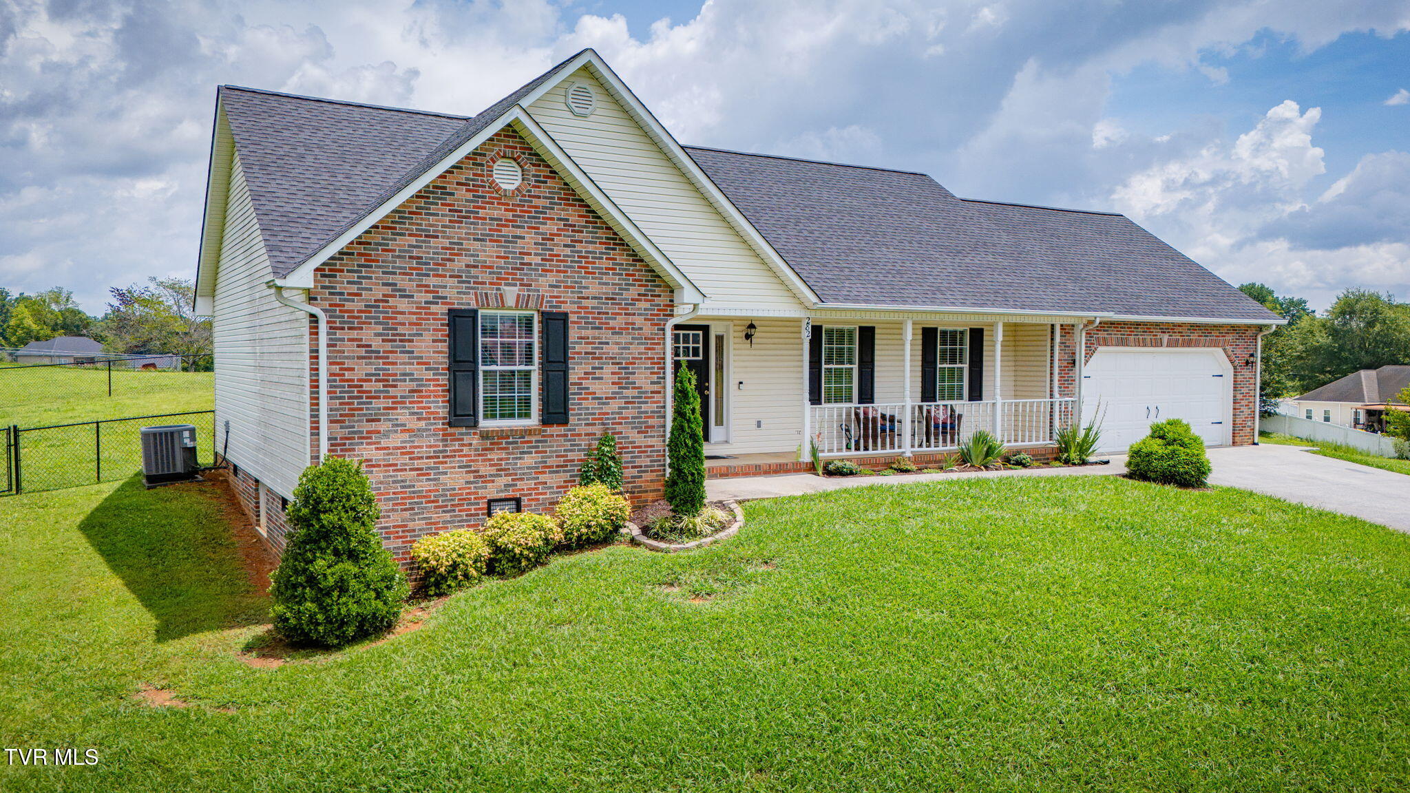 282 Warren Road Piney Flats, TN 37686 - Photo 2 of 34 102 (2)
