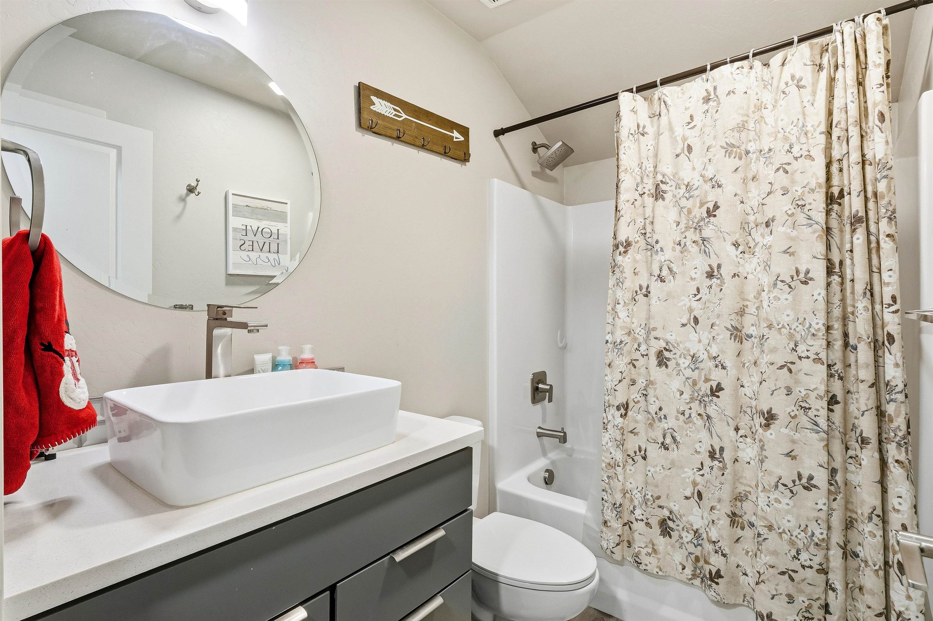 623 Thunder Ridge Drive Grand Junction, CO 81504 - Photo 32 of 40 a bathroom with a sink a toilet and shower curtain