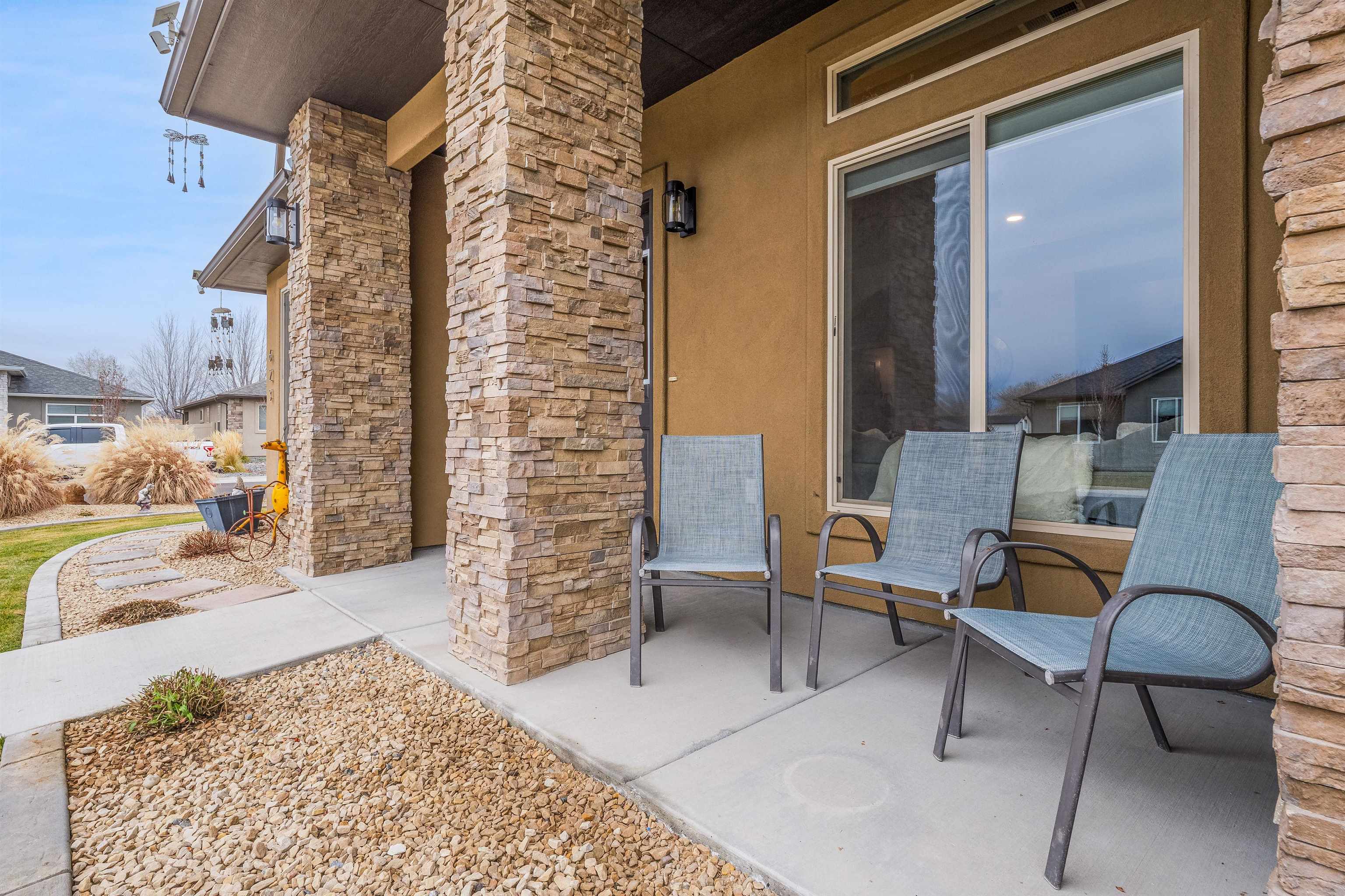 623 Thunder Ridge Drive Grand Junction, CO 81504 - Photo 8 of 40 a backyard of a house with outdoor seating
