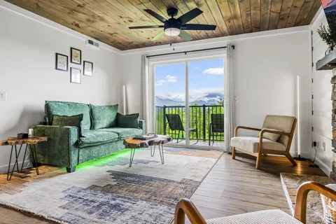 3710 Weber Road, Unit E106, Gatlinburg, TN 37738