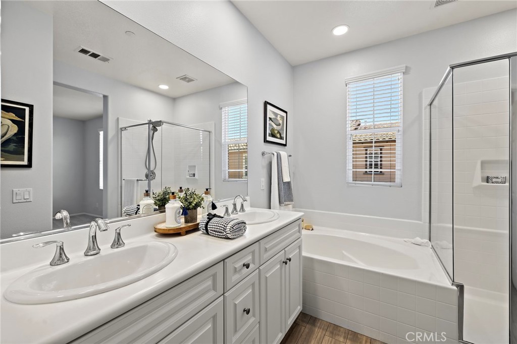23 Aliso Ridge Loop Mission Viejo, CA 92691 - Photo 45 of 65 Soaking tub and seperate shower