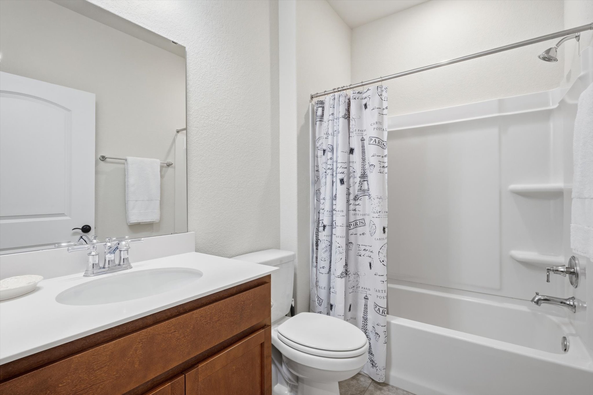 113 Lafayette Street Georgetown, TX 78633 - Photo 33 of 39 Secondary Bathroom with Shower/Tub Combo
