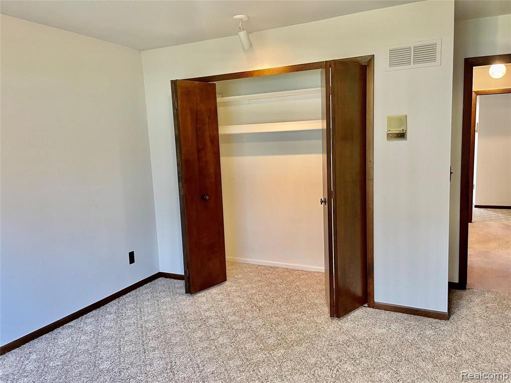 37481 Ryan Road Sterling Heights, MI 48310 - Photo 34 of 47
