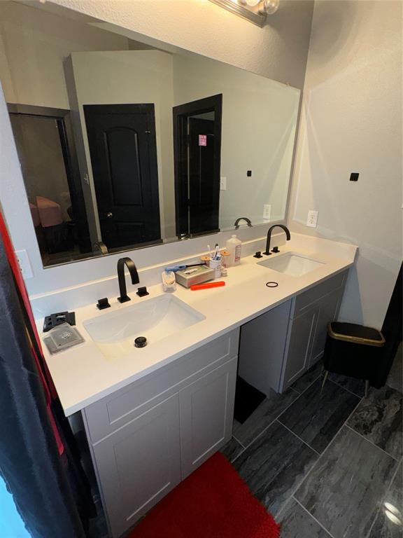 104 Anthony Lane Red Oak, TX 75154 - Photo 10 of 16 Full bath featuring double vanity