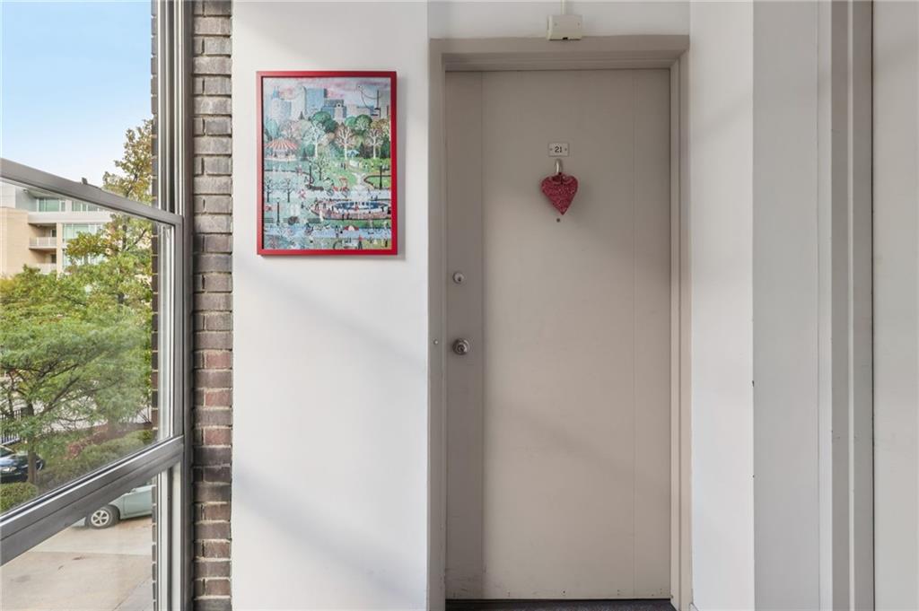 552 North Neville Street, Unit 21 Pittsburgh, PA 15213 - Photo 2 of 35 a view of a window