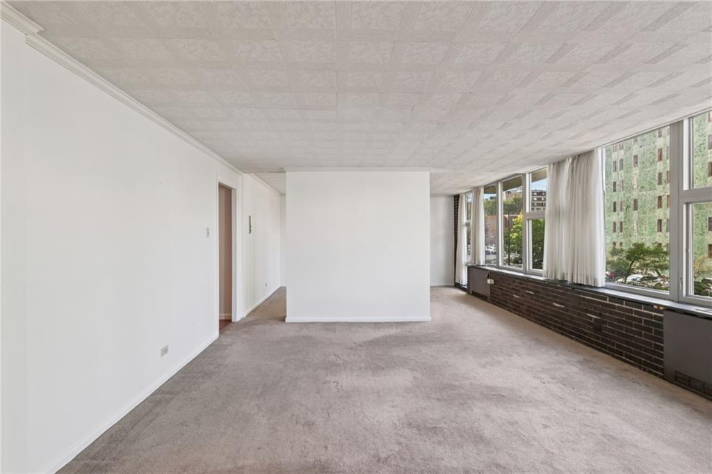 552 North Neville Street, Unit 21 Pittsburgh, PA 15213 - Photo 26 of 35 a view of an empty room with a window