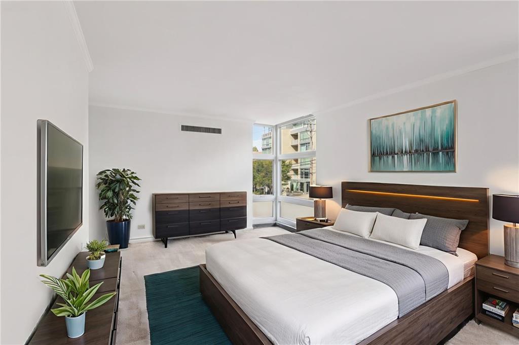 552 North Neville Street, Unit 21 Pittsburgh, PA 15213 - Photo 10 of 35 a bedroom with a bed and a flat screen tv