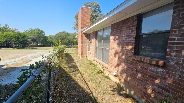 a house view with a backyard space