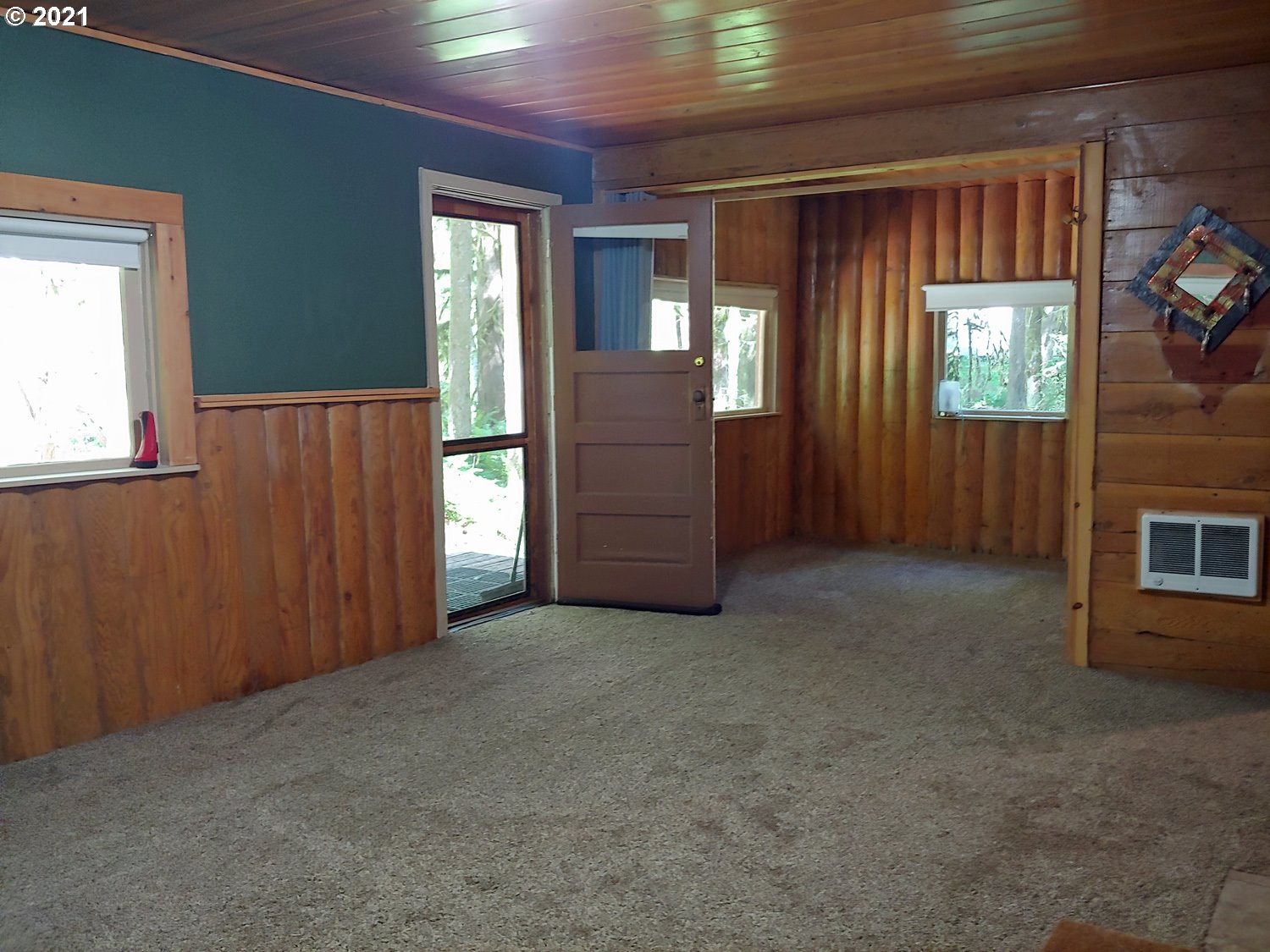 27525 Road 20 Rhododendron, OR 97049 - Photo 9 of 22 an empty room with windows and closet