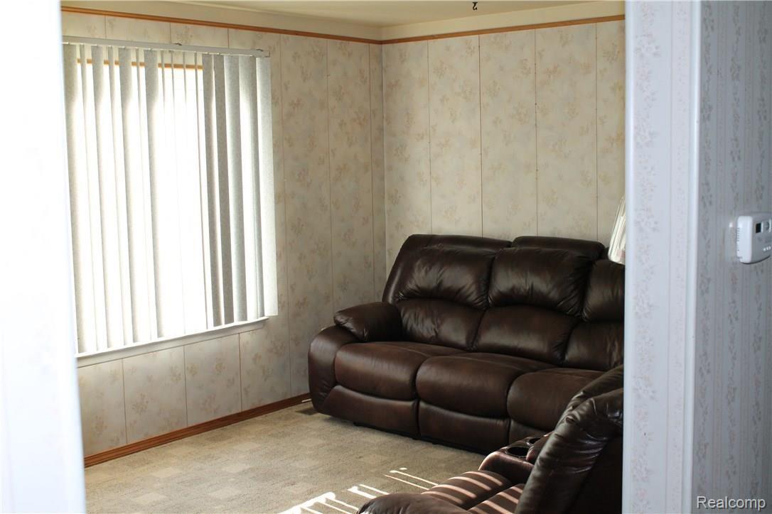 15965 Allen Road Southgate, MI 48195 - Photo 20 of 47 IMG_2730.JPG