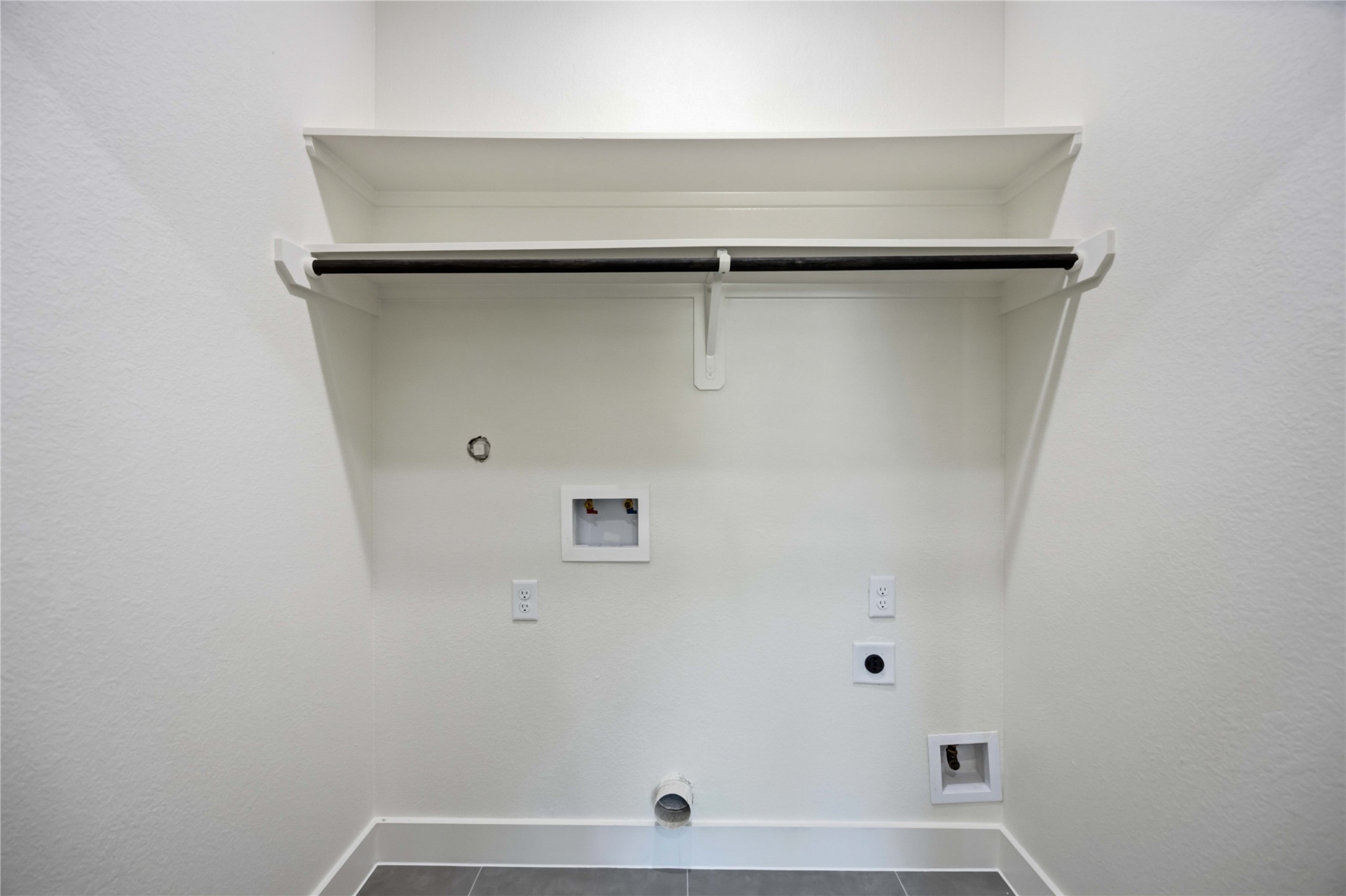 6817 Conley Street Houston, TX 77021 - Photo 18 of 22 Dedicated upstairs laundry room