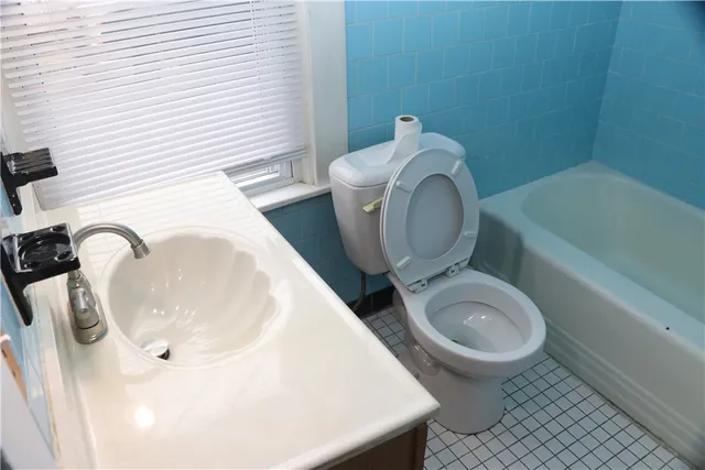 $1,950 | 43 Congregational Street, Unit 1, Bristol, RI 02809