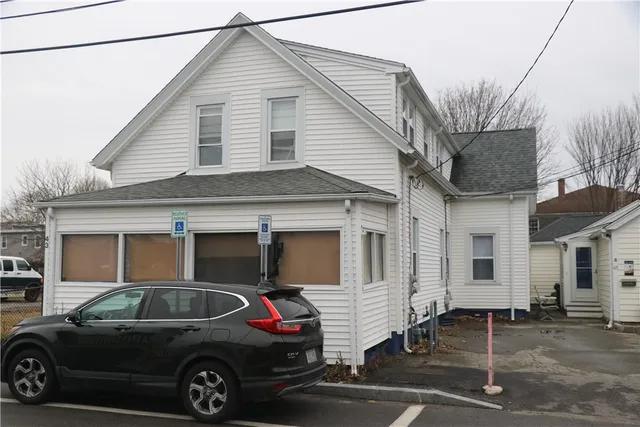$1,950 | 43 Congregational Street, Unit 1, Bristol, RI 02809