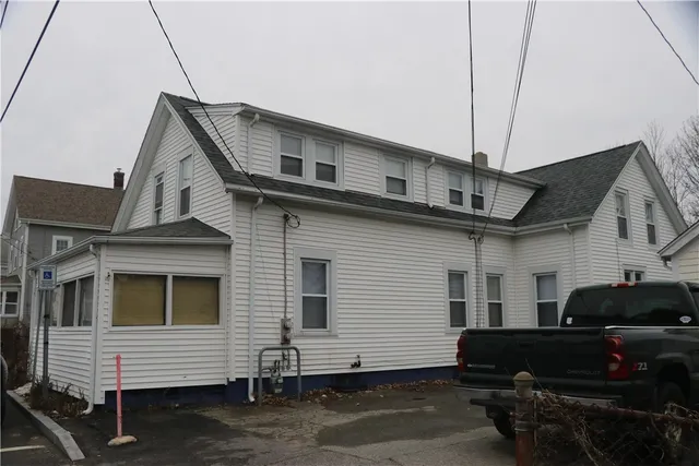 $1,950 | 43 Congregational Street, Unit 1, Bristol, RI 02809