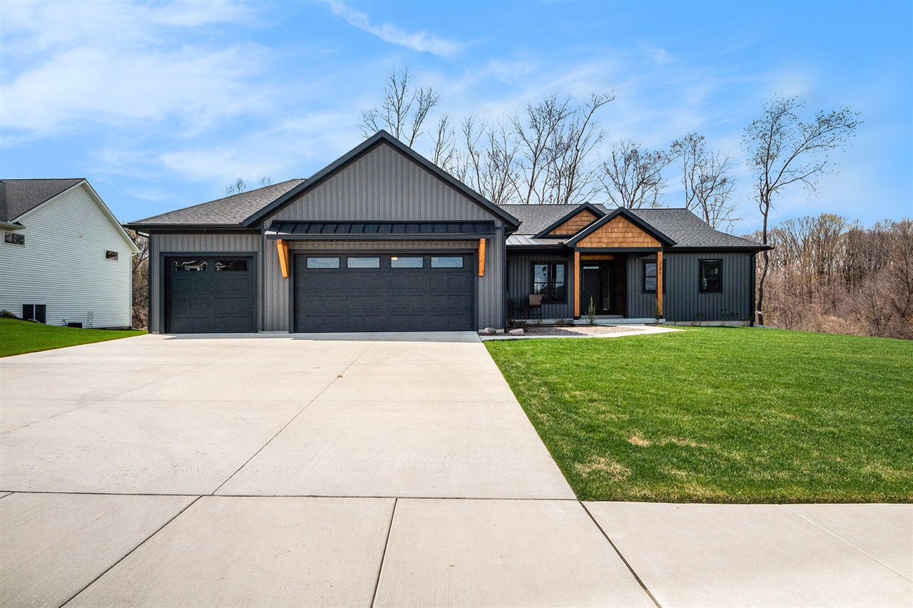 231 Tallman Ridge Grand Rapids, MI 49504 - Photo 2 of 33