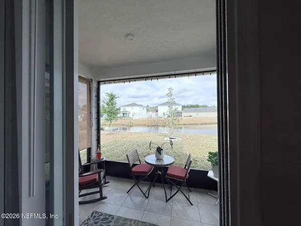 a view of a house with backyard