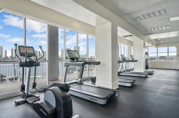 $2,300 | 18021 Biscayne Boulevard, Unit 402, Aventura, FL 33160
