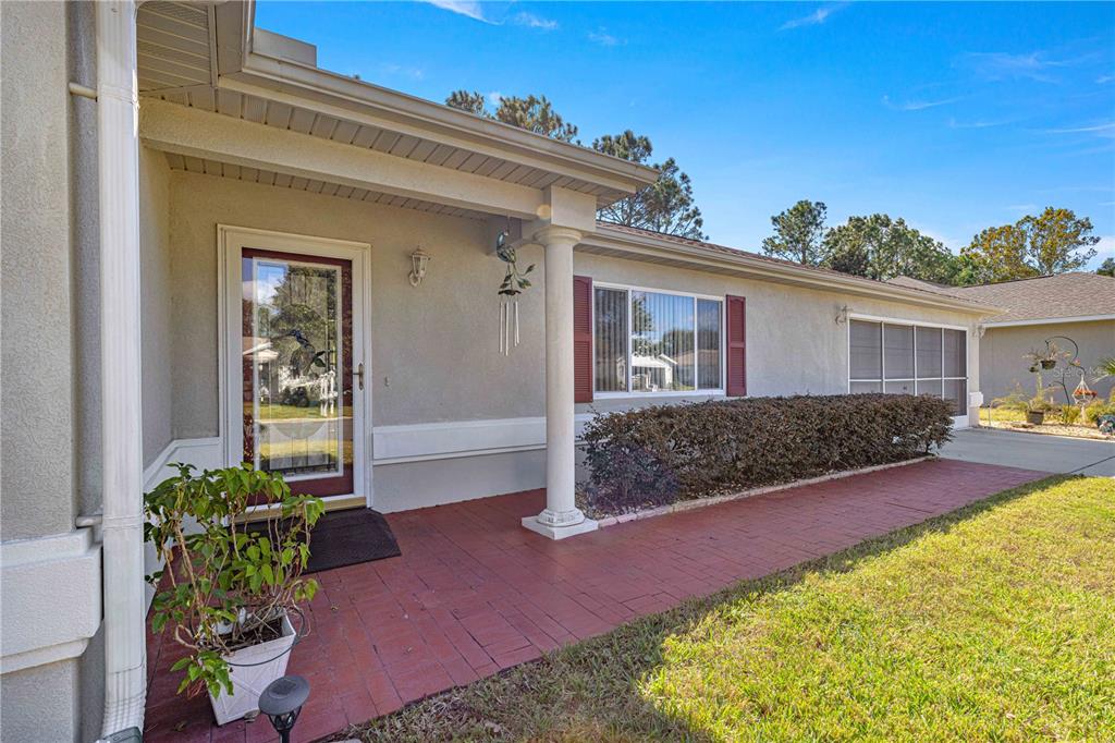 8475 Southeast 137th Loop Summerfield, FL 34491 - Photo 3 of 75 front view of a house with a yard