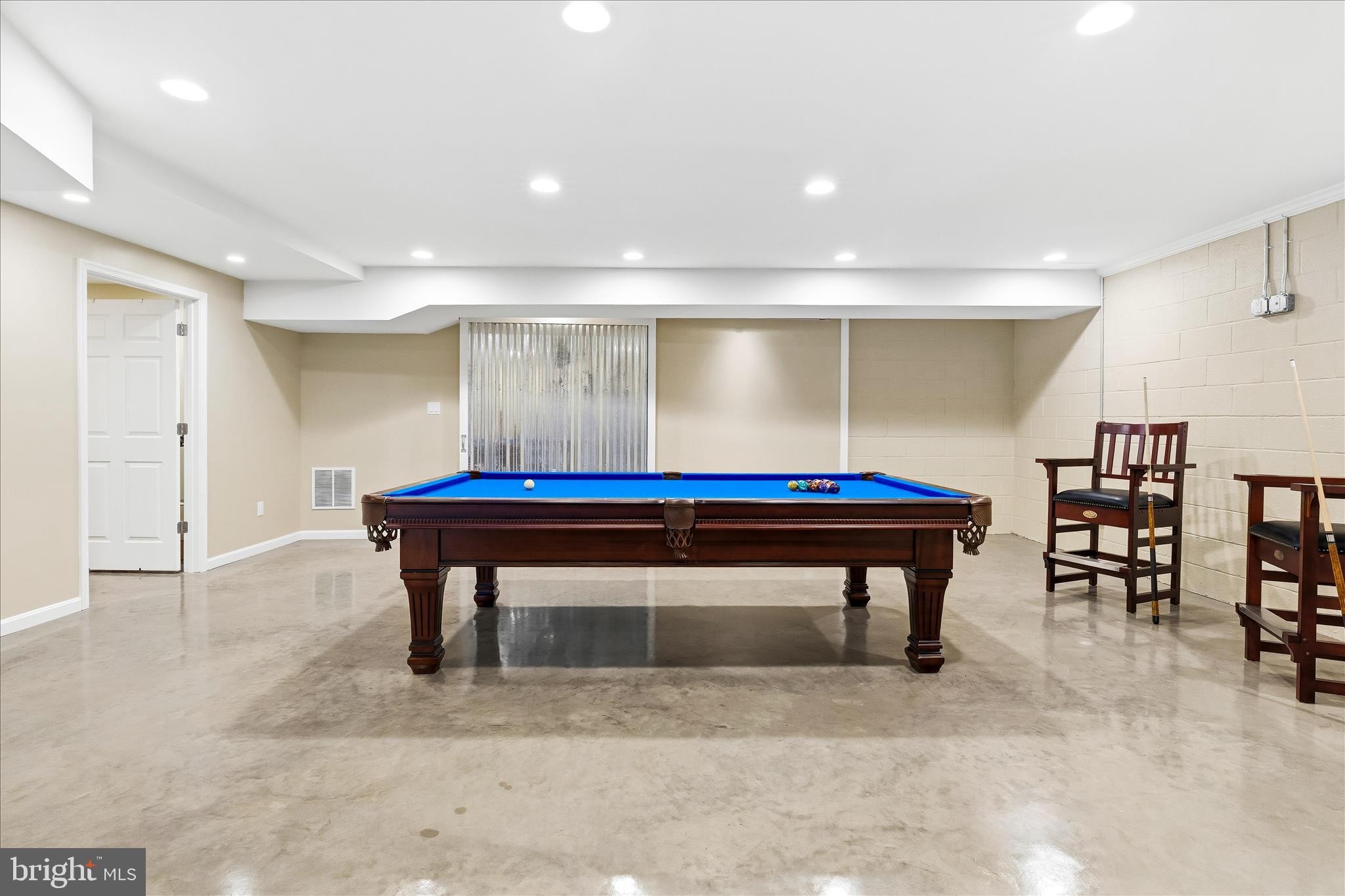 10691 Easterday Road Myersville, MD 21773 - Photo 40 of 79 a room with furniture and pool table
