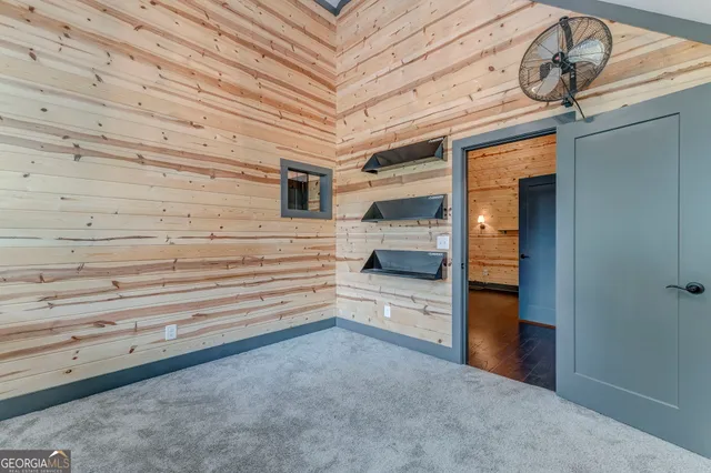 a view of walk in closet