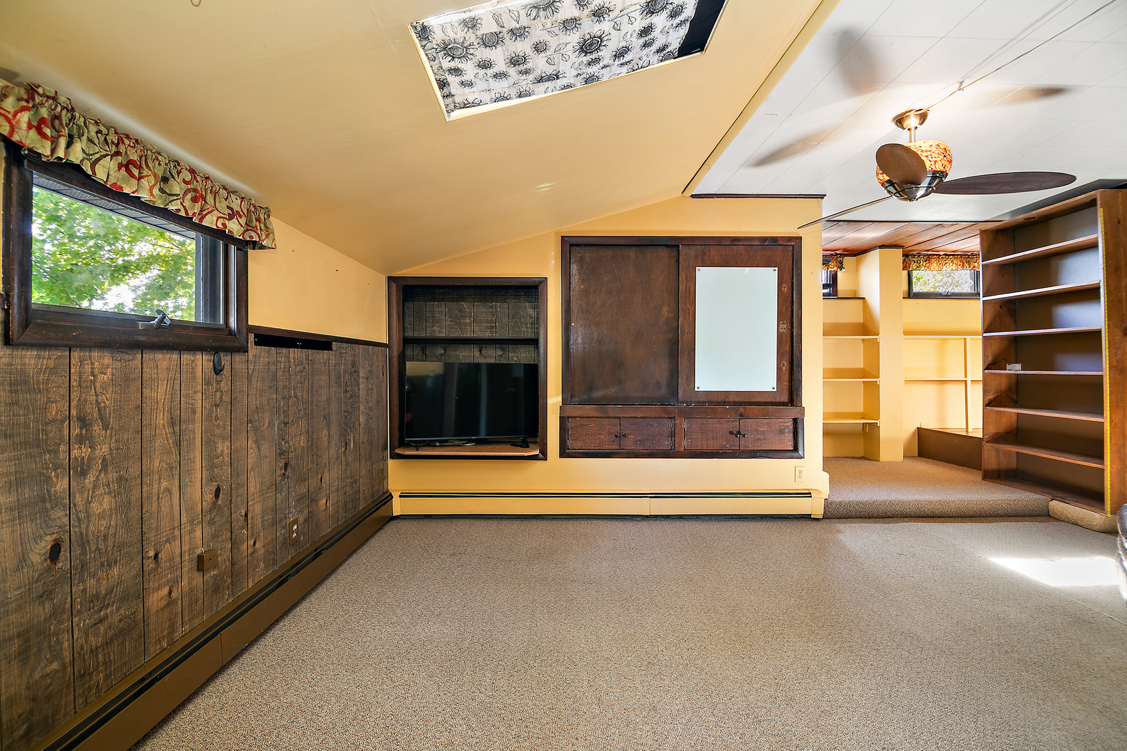 201 East Vanderkarr Road St. Anne, IL 60964 - Photo 17 of 32 a view of livingroom with furniture