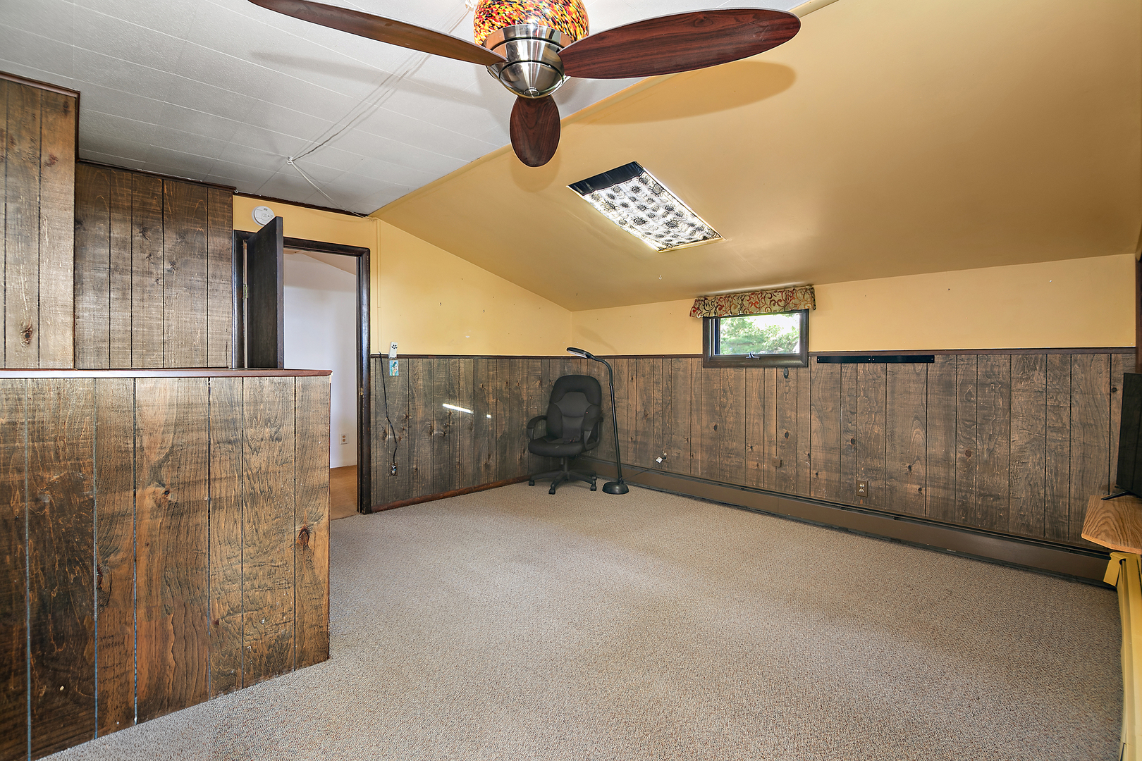 201 East Vanderkarr Road St. Anne, IL 60964 - Photo 19 of 32 a view of a garage