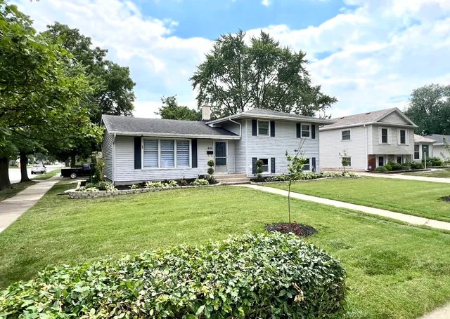 $3,075 | 1838 Holly Lane, Munster, IN 46321