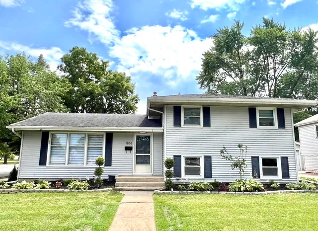 $3,075 | 1838 Holly Lane, Munster, IN 46321