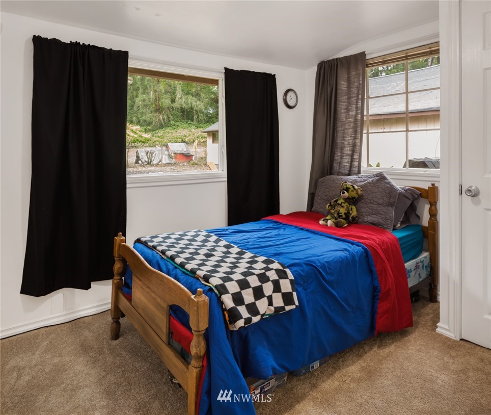 15912 Sidney Road Southwest Port Orchard, WA 98367 - Photo 9 of 18 Gallery Image 9