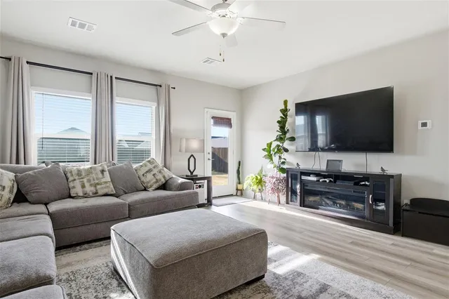 $355,000 | 2351 Aspen Hl Drive, Forney, TX 75126