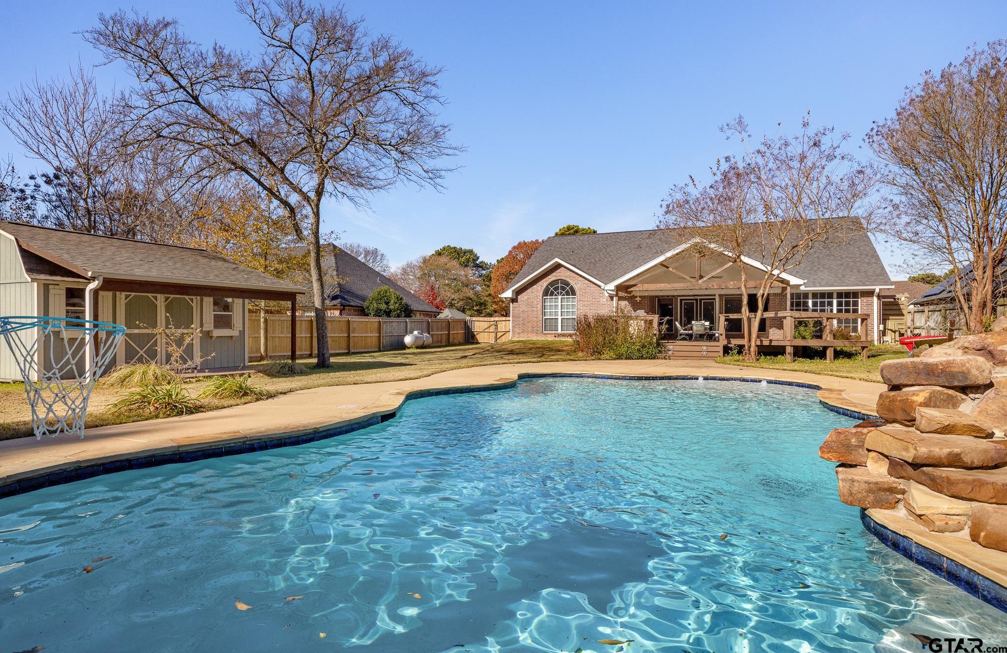21237 Altuda Lane Flint, TX 75762 - Photo 2 of 48 a view of house with garden