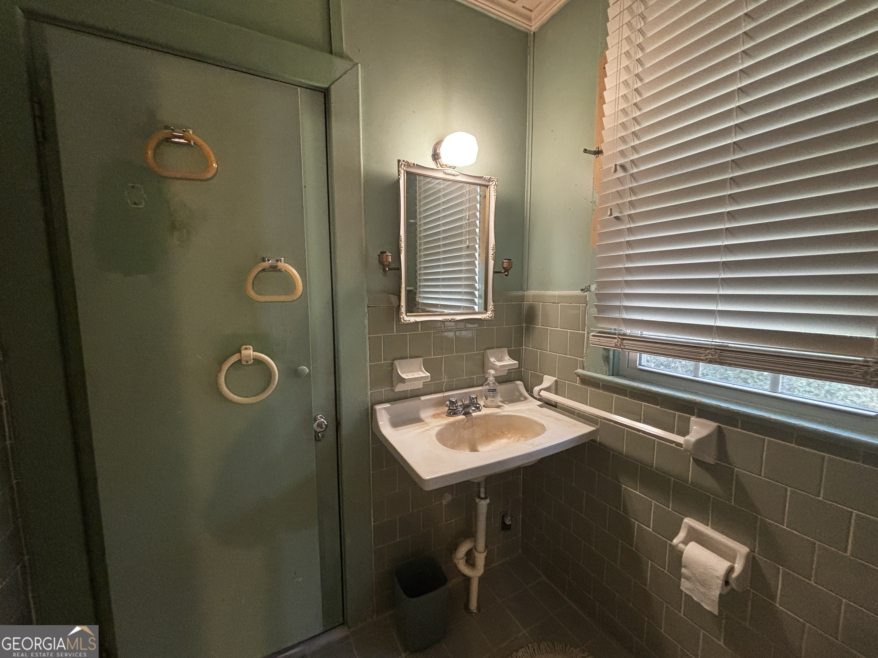 189 Whiteoak Campground Road Thomson, GA 30824 - Photo 22 of 32 a bathroom with a sink and mirror