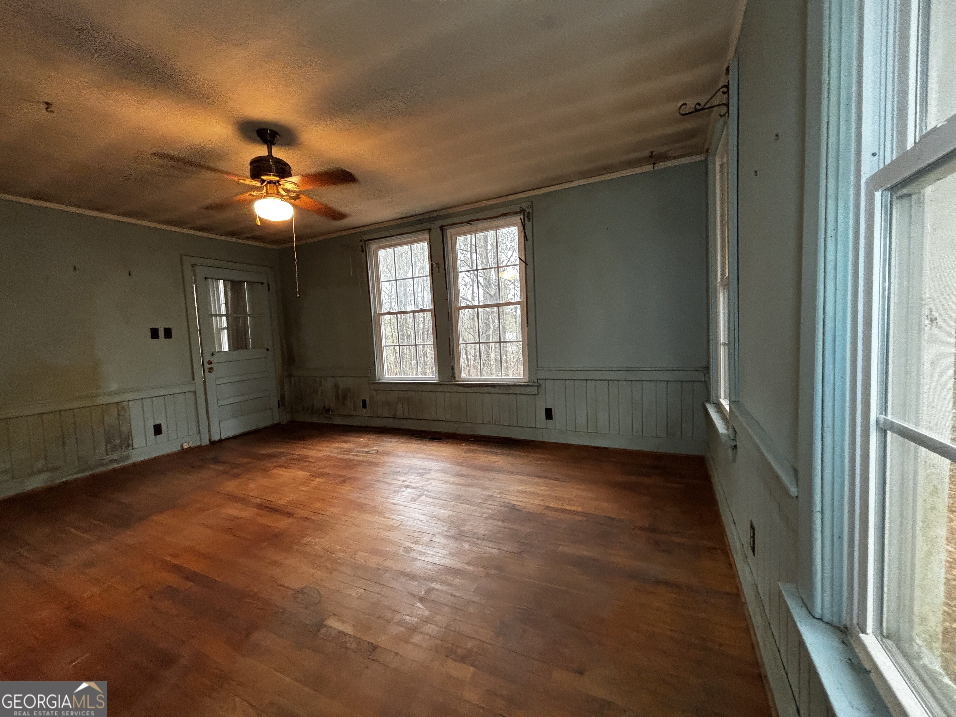 189 Whiteoak Campground Road Thomson, GA 30824 - Photo 25 of 32 a view of empty room with windows