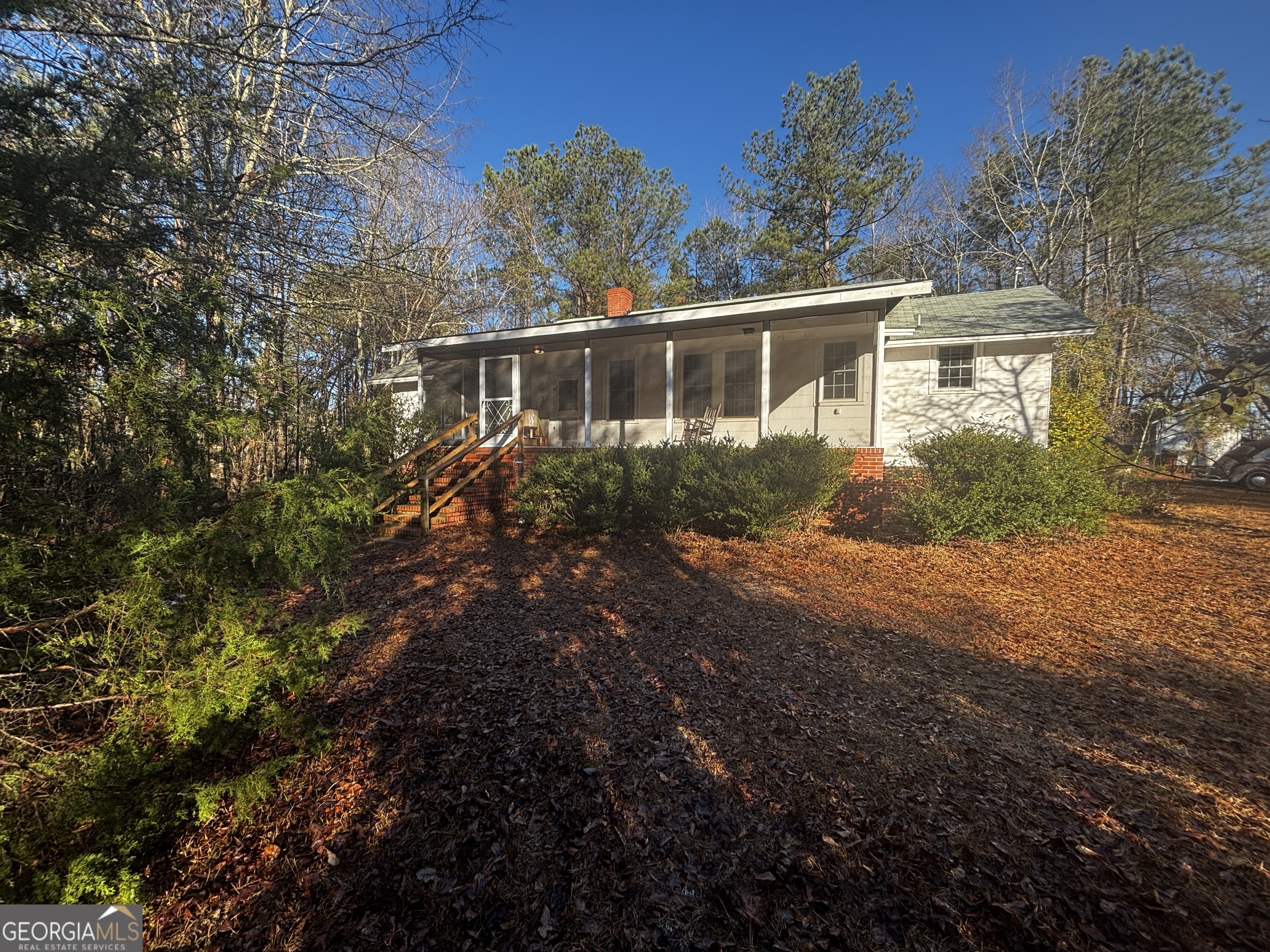 189 Whiteoak Campground Road Thomson, GA 30824 - Photo 3 of 32 a front view of house with yard and green space