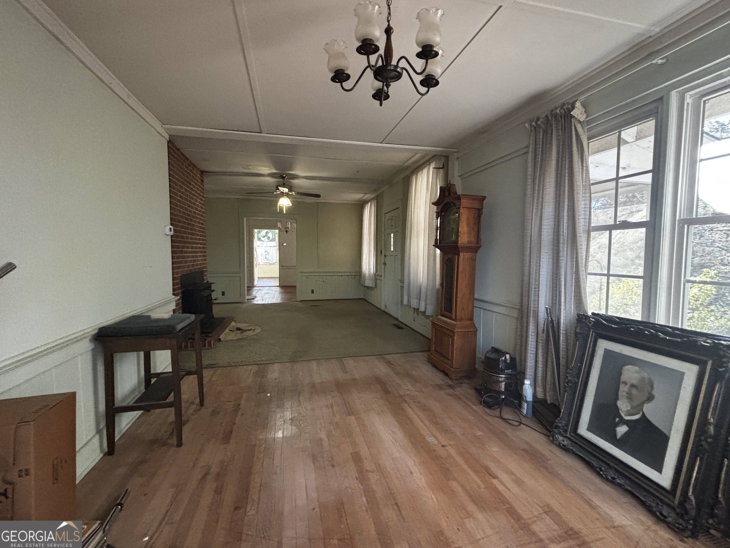 189 Whiteoak Campground Road Thomson, GA 30824 - Photo 7 of 32 a view of a hallway with wooden floor and staircase