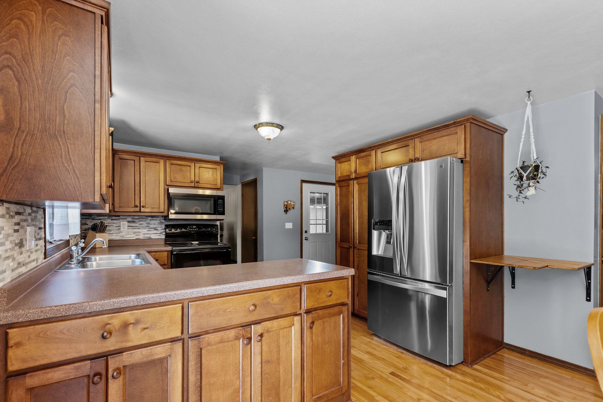 431 Robert Lane Green Bay, WI 54311 - Photo 12 of 46 Gallery Image 12